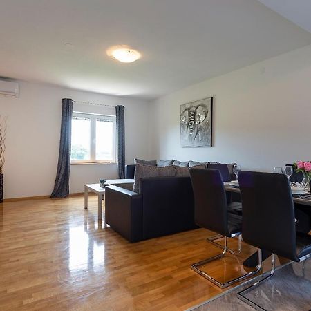 Apartmani Karoca 3 Pula Bagian luar foto