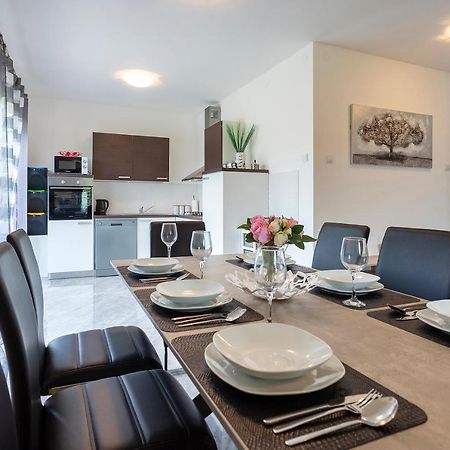 Apartmani Karoca 3 Pula Bagian luar foto