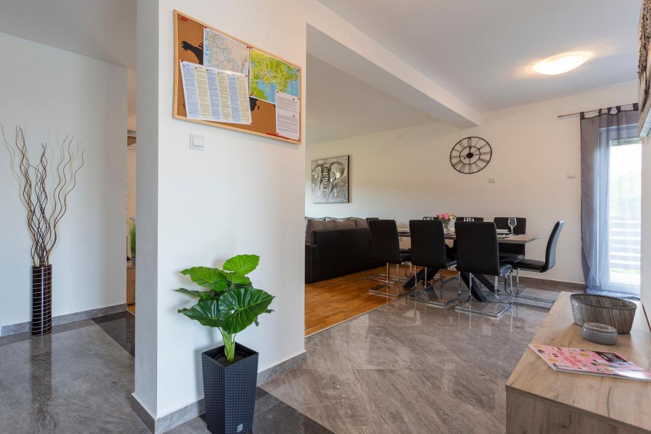 Apartmani Karoca 3 Pula Bagian luar foto