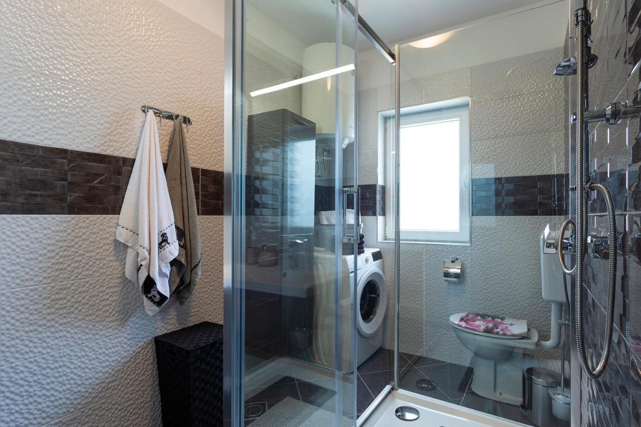 Apartmani Karoca 3 Pula Bagian luar foto