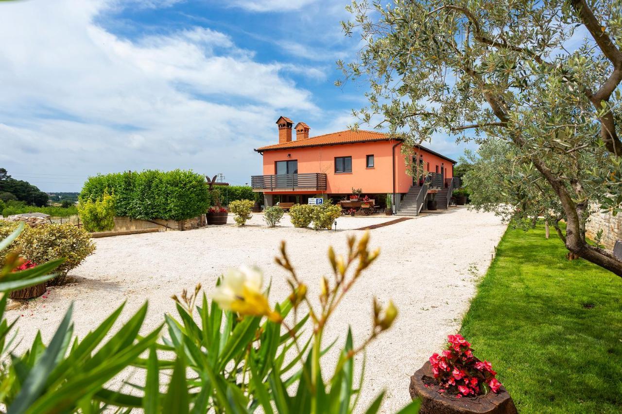 Apartmani Karoca 3 Pula Bagian luar foto