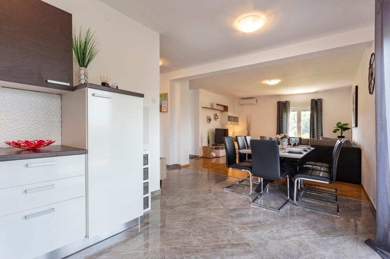 Apartmani Karoca 3 Pula Bagian luar foto