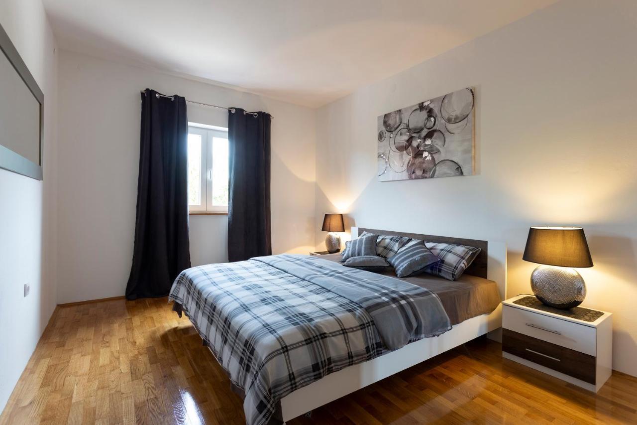 Apartmani Karoca 3 Pula Bagian luar foto