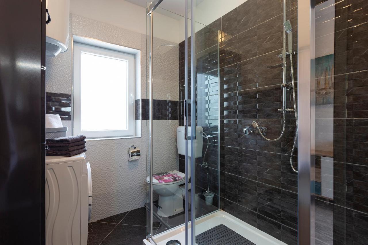 Apartmani Karoca 3 Pula Bagian luar foto
