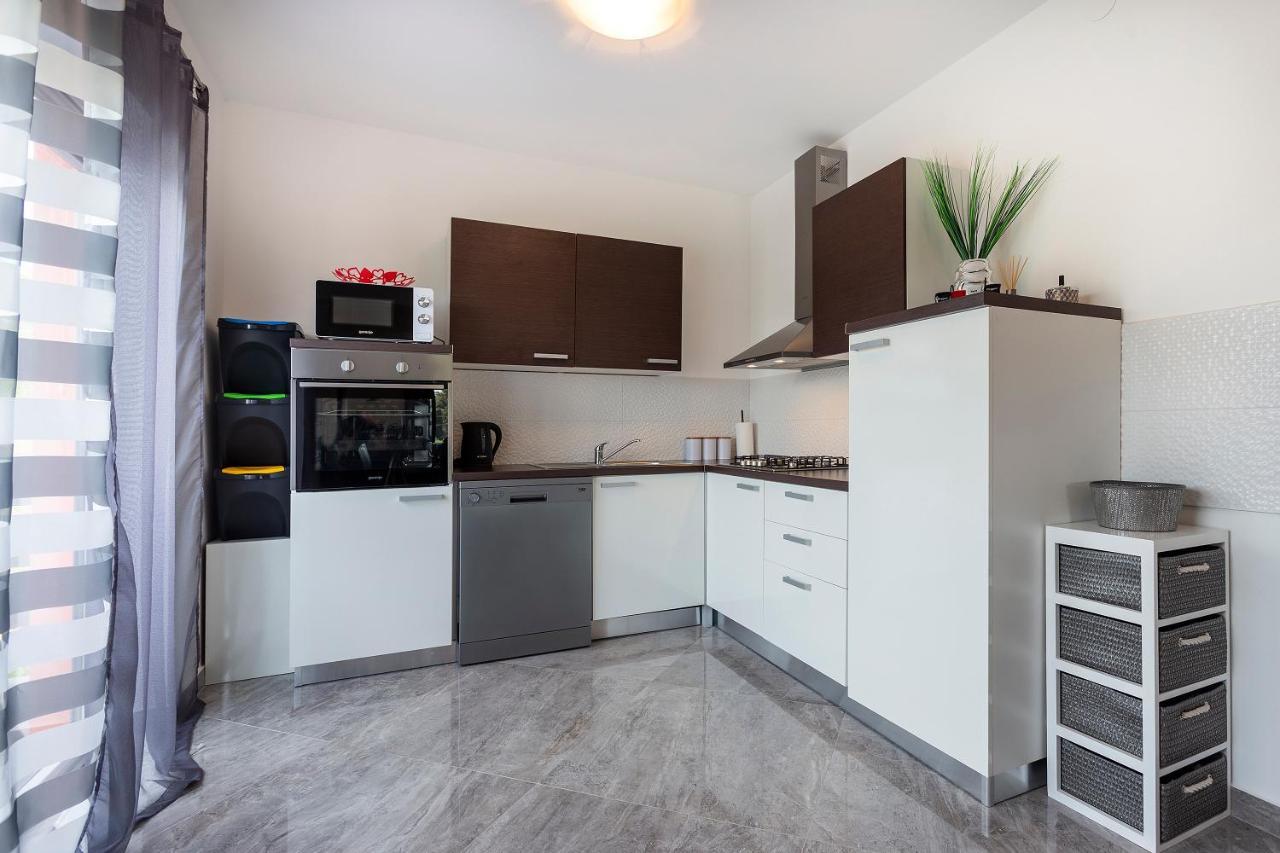Apartmani Karoca 3 Pula Bagian luar foto