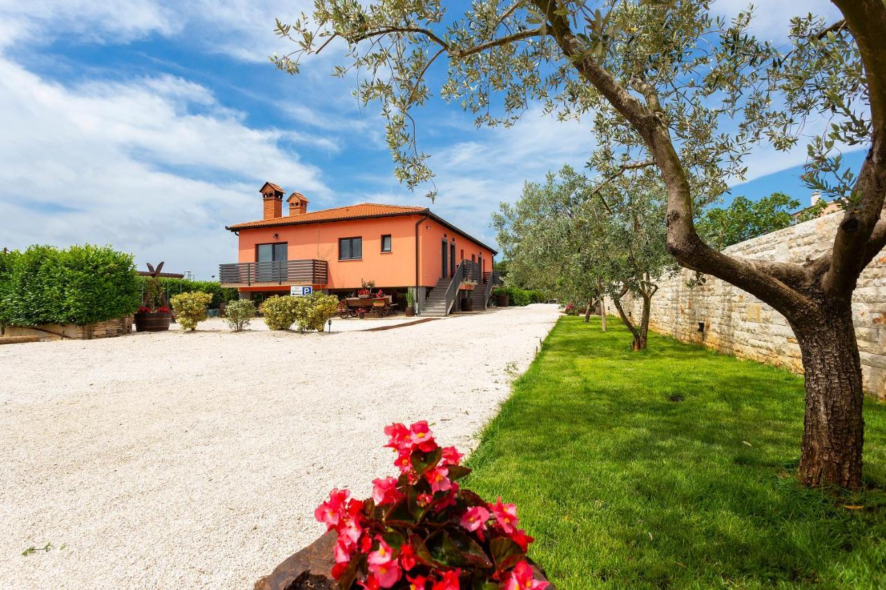 Apartmani Karoca 3 Pula Bagian luar foto