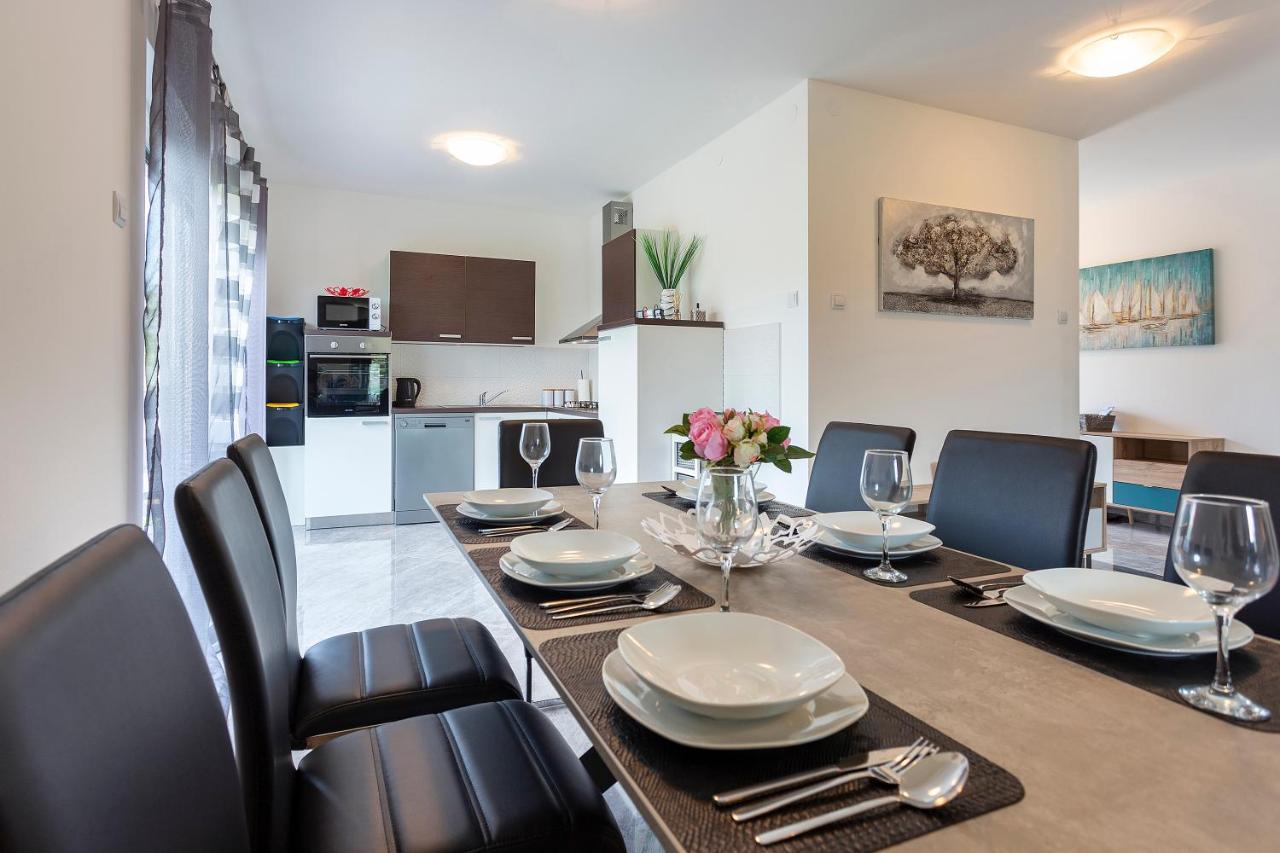 Apartmani Karoca 3 Pula Bagian luar foto
