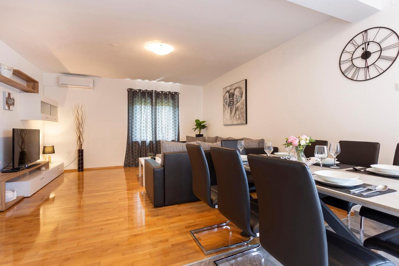 Apartmani Karoca 3 Pula Bagian luar foto