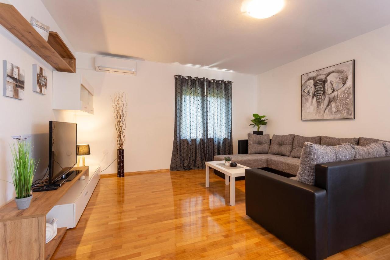 Apartmani Karoca 3 Pula Bagian luar foto