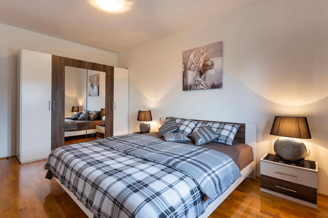 Apartmani Karoca 3 Pula Bagian luar foto