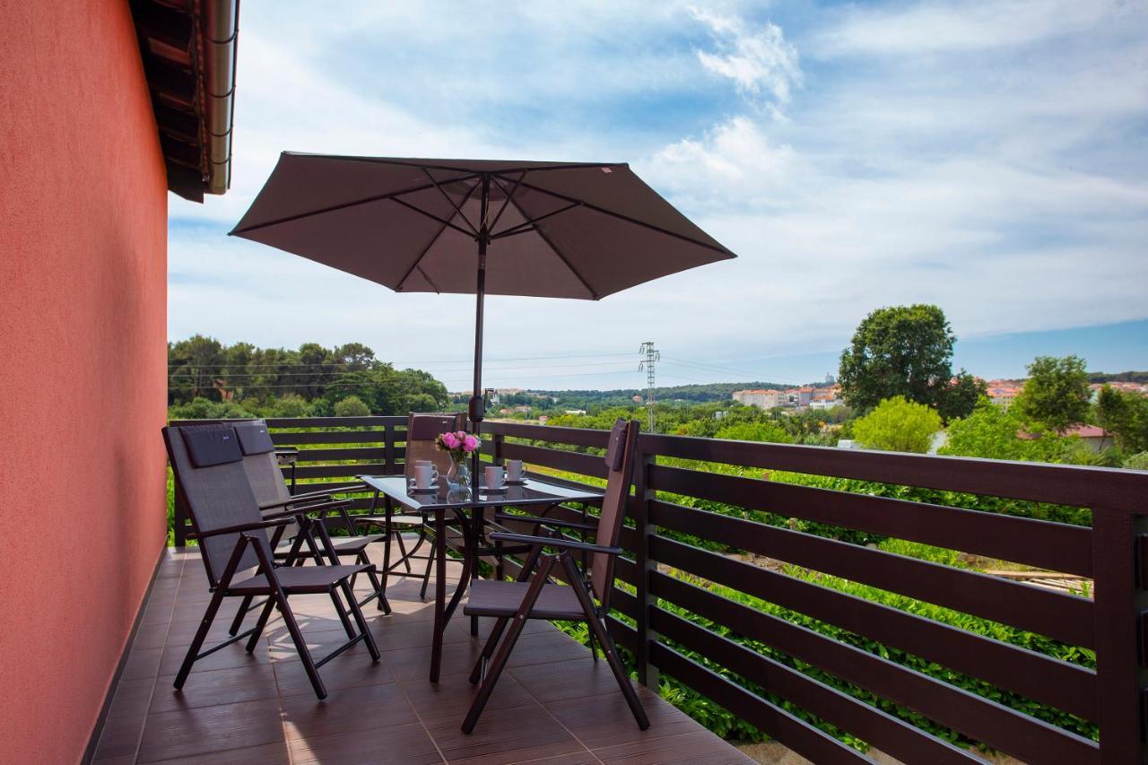 Apartmani Karoca 3 Pula Bagian luar foto