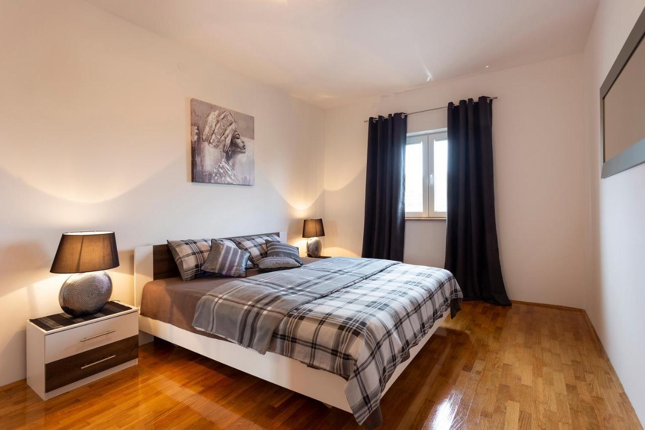 Apartmani Karoca 3 Pula Bagian luar foto