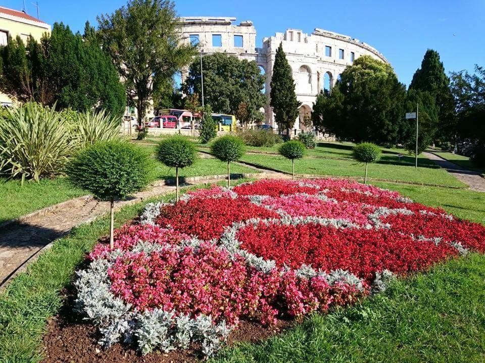Apartmani Karoca 3 Pula Bagian luar foto