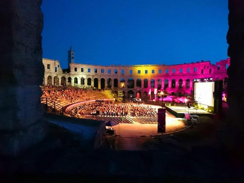 Apartmani Karoca 3 Pula Bagian luar foto