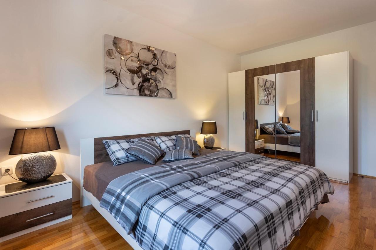 Apartmani Karoca 3 Pula Bagian luar foto